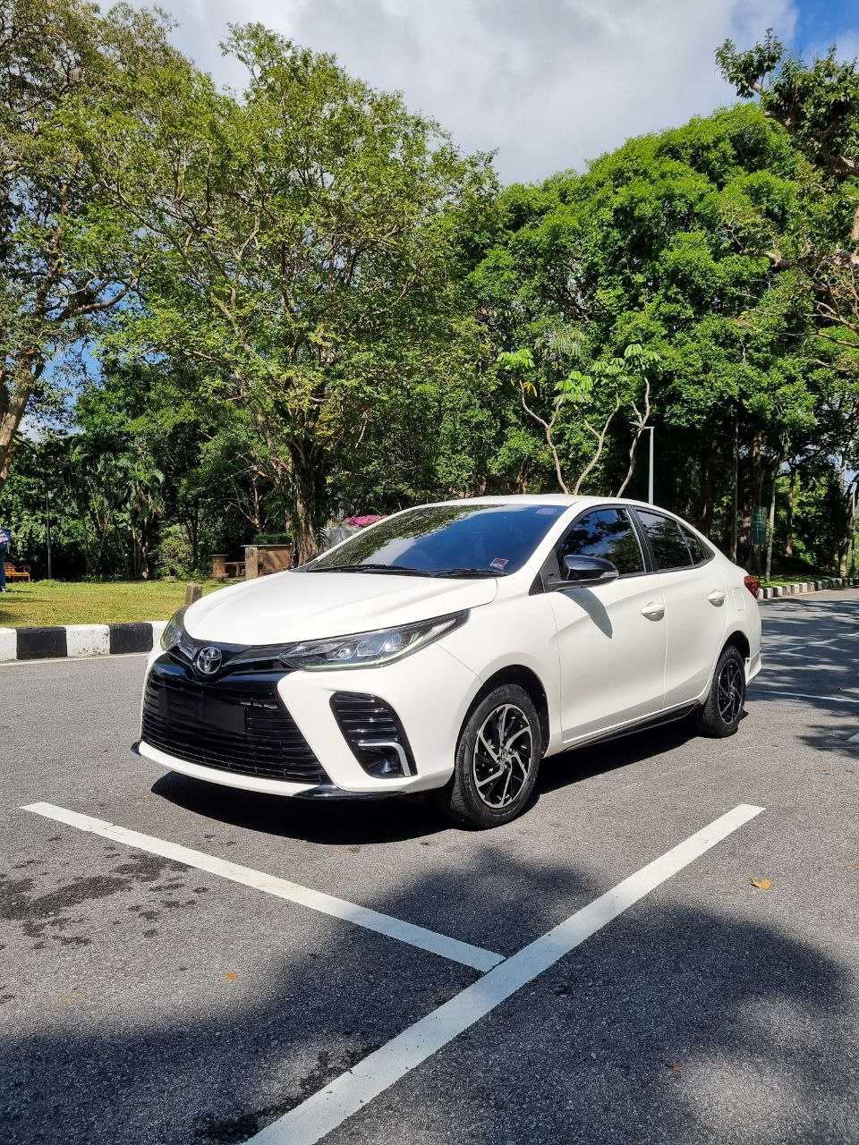 Left car Toyota Yaris ATIV 2022 in Phuket