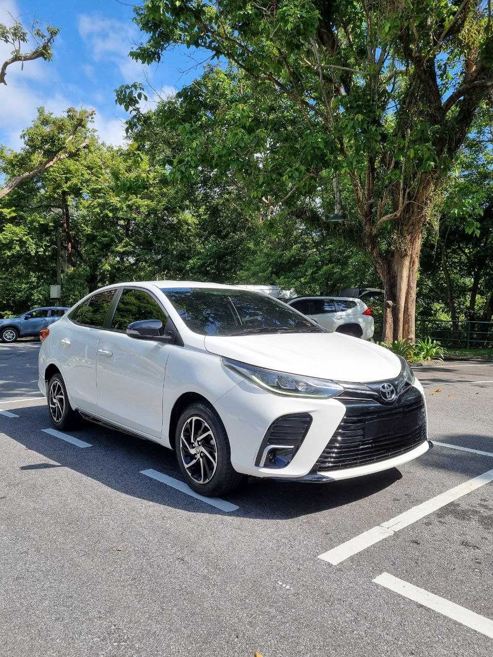 Right car Toyota Yaris ATIV 2022 in Phuket